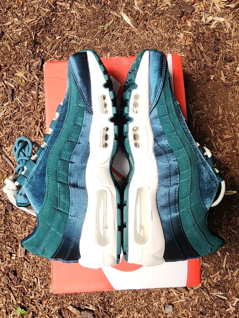 ✨️NWB ✨️Nike Air Max 95 "green velvet" size 8 Women's, size 6.5 Youth NIB 👟